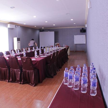 Grand Duta Hotel Palu Eksteriør billede