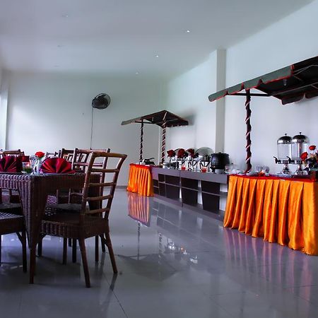 Grand Duta Hotel Palu Eksteriør billede