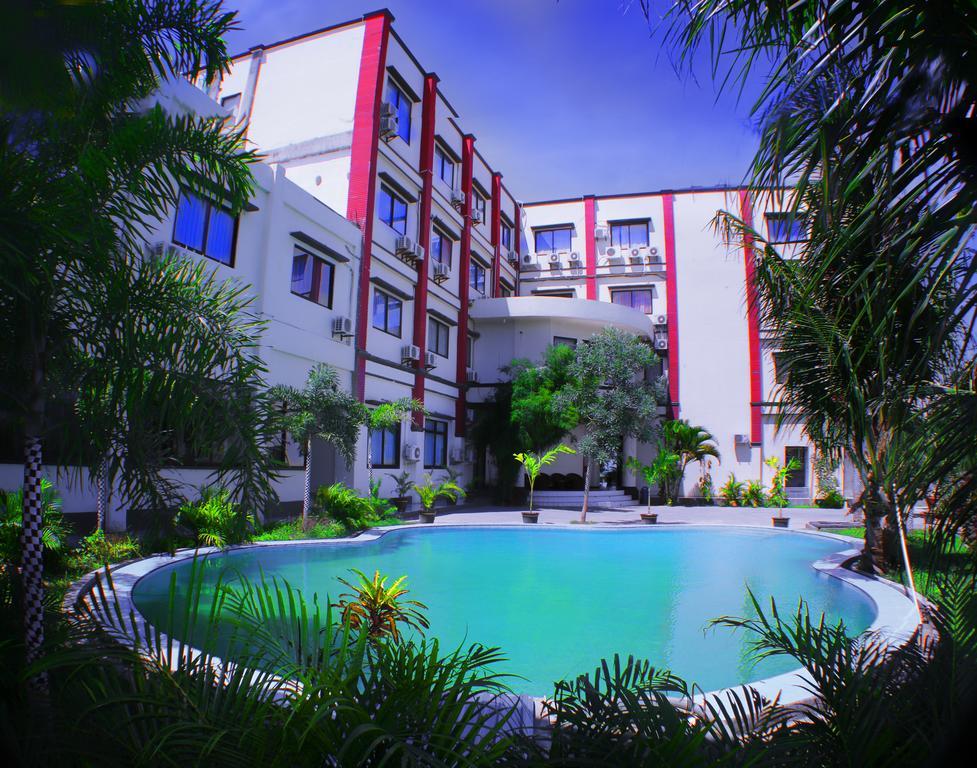 Grand Duta Hotel Palu Eksteriør billede