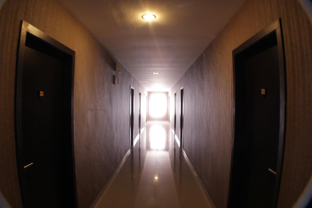 Grand Duta Hotel Palu Eksteriør billede