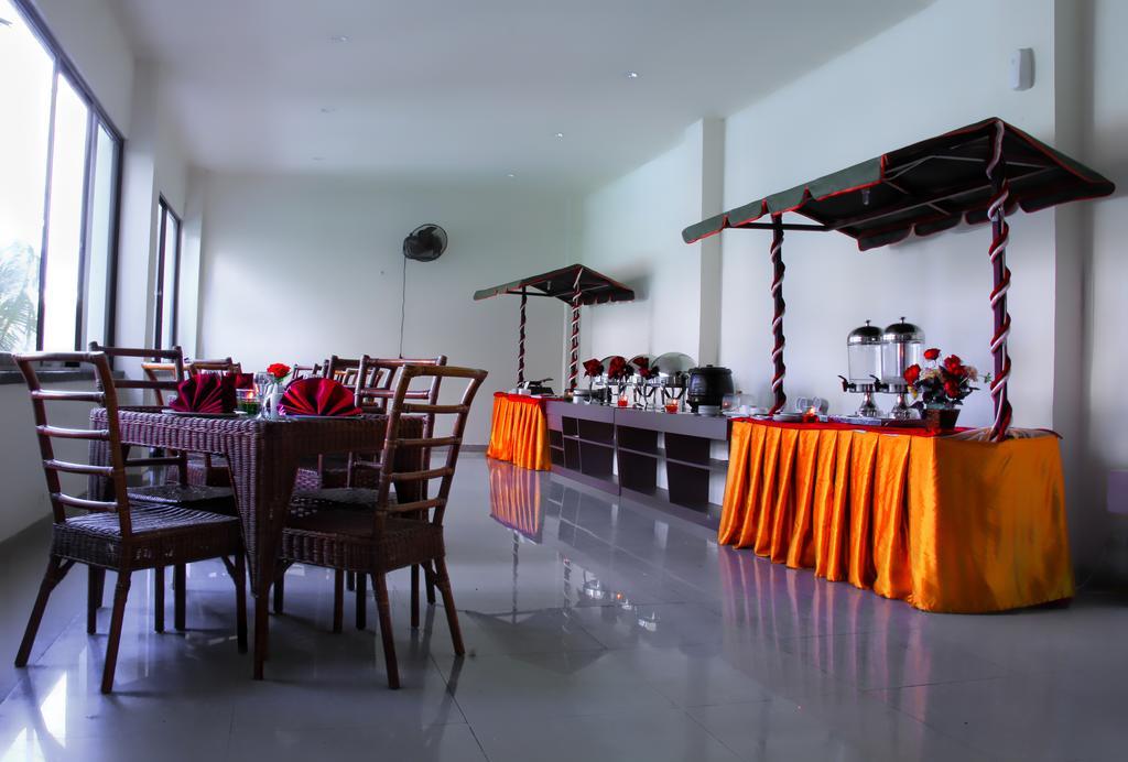 Grand Duta Hotel Palu Eksteriør billede