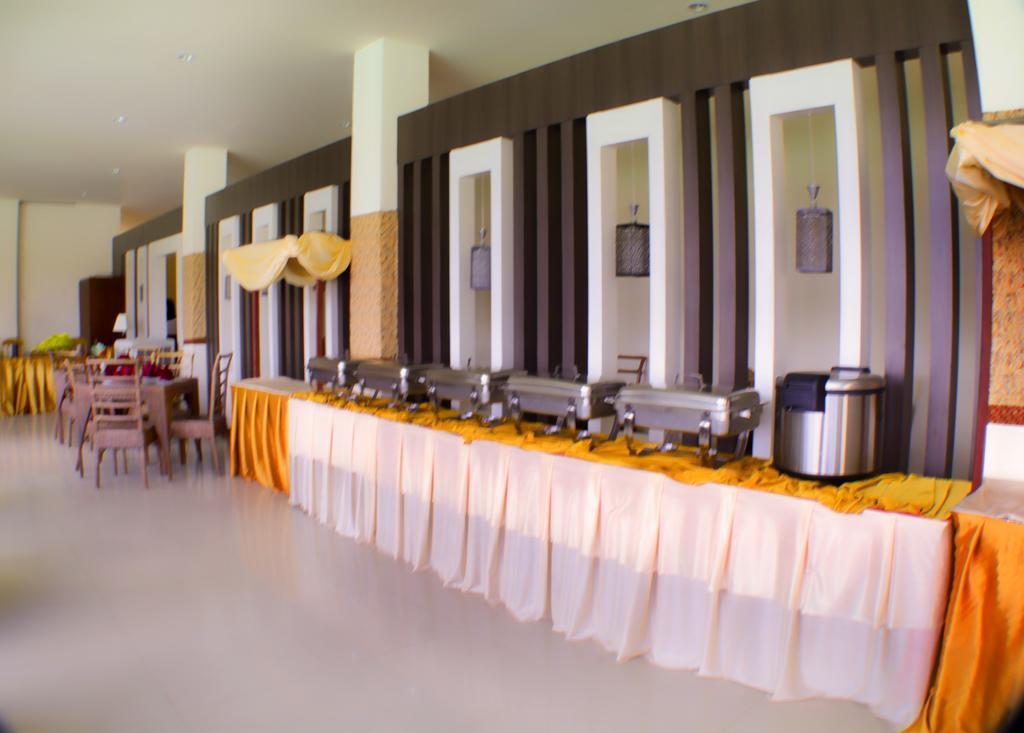 Grand Duta Hotel Palu Eksteriør billede