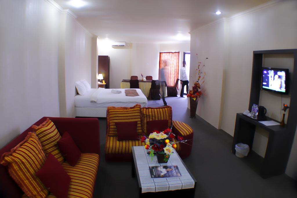 Grand Duta Hotel Palu Eksteriør billede