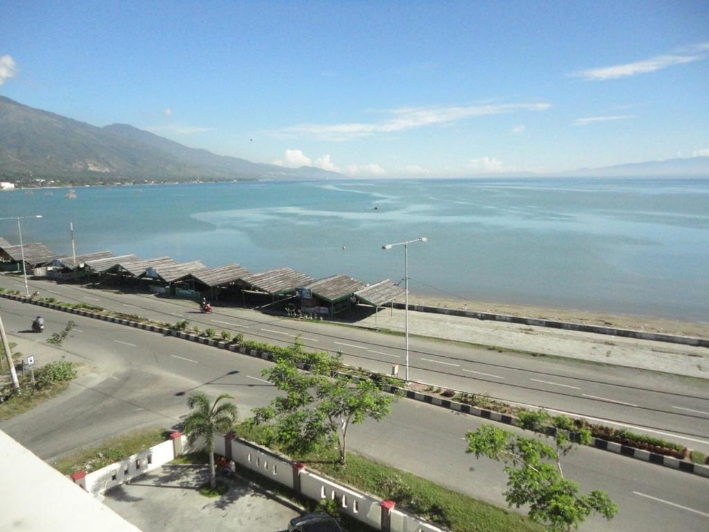 Grand Duta Hotel Palu Eksteriør billede